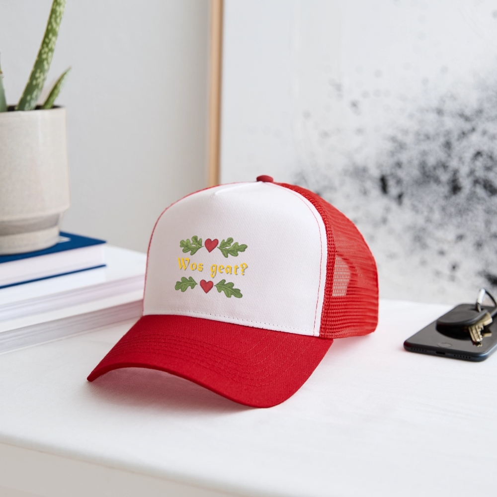 "Wos geat?" - Schildkappe - Tiroler Design Südtirol | Trucker Cap - Weiß/Rot