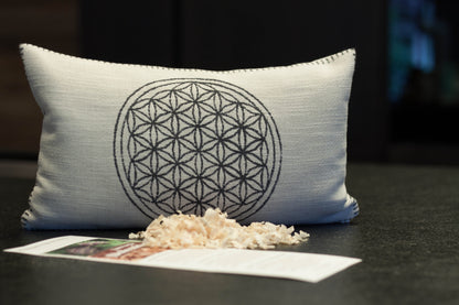 Zirbenkissen LEBENSBLUME 20x35 hell Südtirol