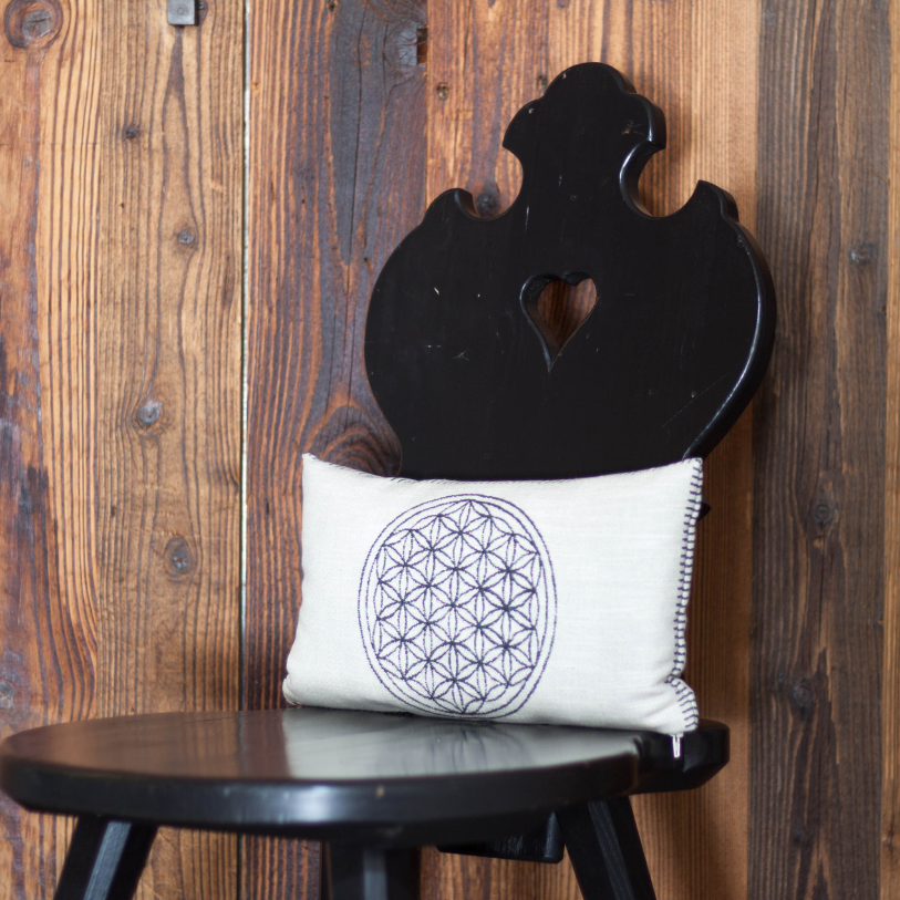 Zirbenkissen LEBENSBLUME 20x35 hell Südtirol